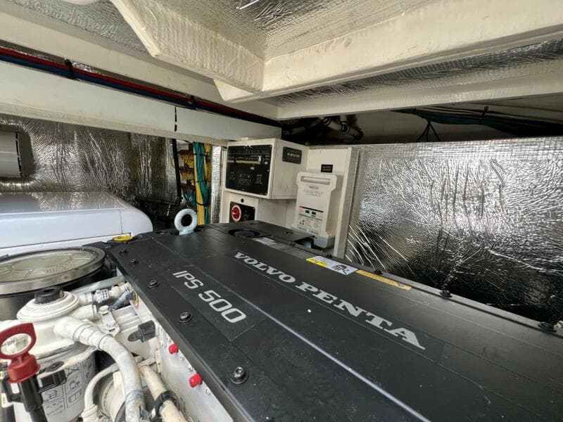 2016 Cruisers Yachts Cantius