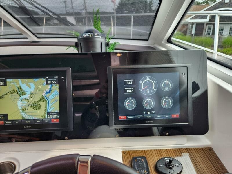 2016 Cruisers Yachts Cantius