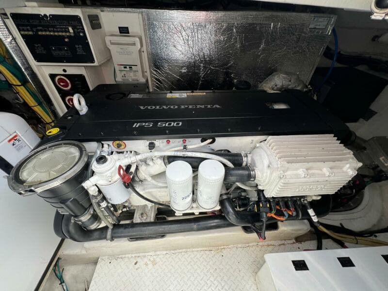 2016 Cruisers Yachts Cantius