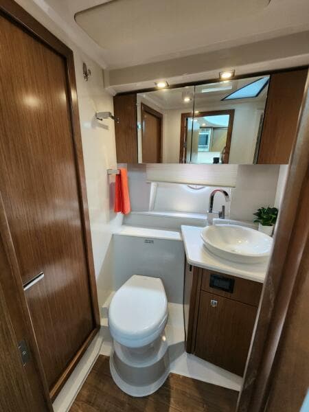 2016 Cruisers Yachts Cantius