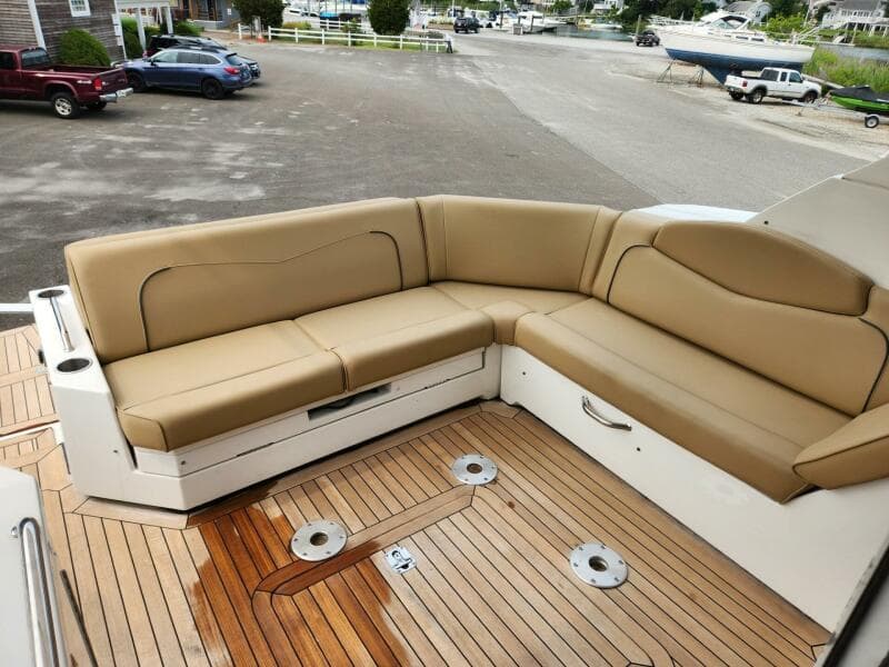 2016 Cruisers Yachts Cantius