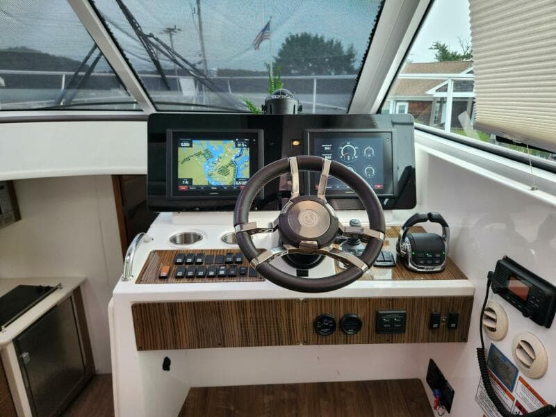 2016 Cruisers Yachts Cantius