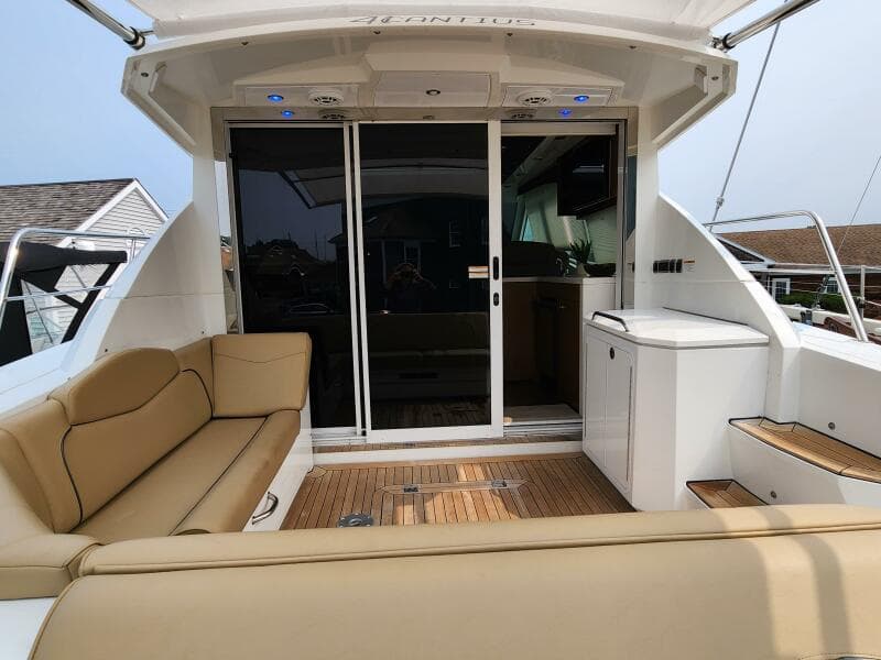 2016 Cruisers Yachts Cantius