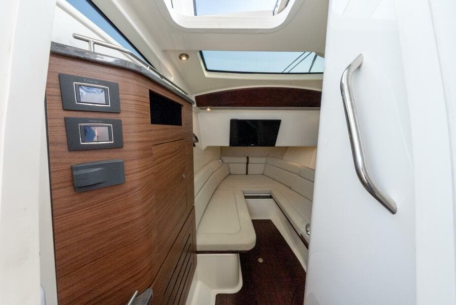 2019 Boston Whaler 350 EX Realm