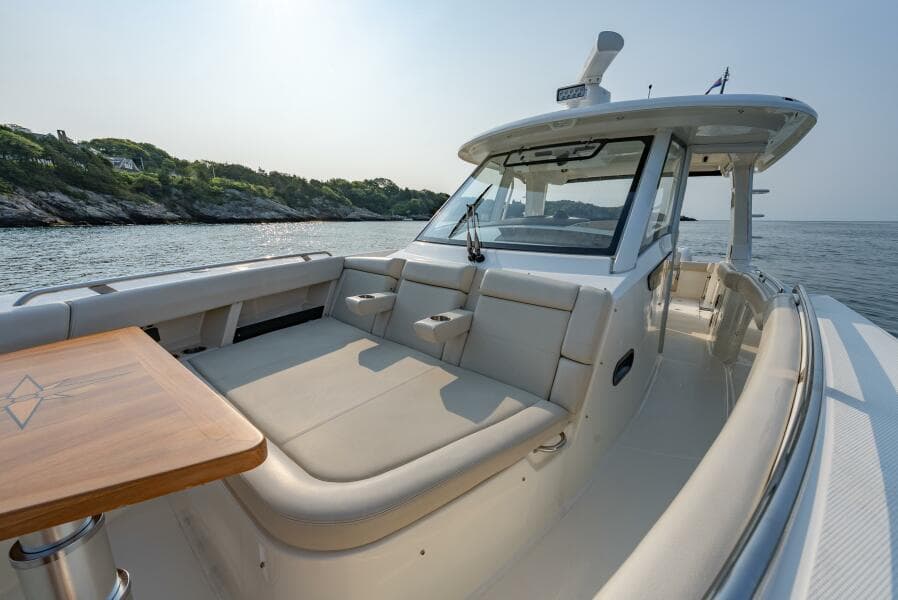 2019 Boston Whaler 350 EX Realm