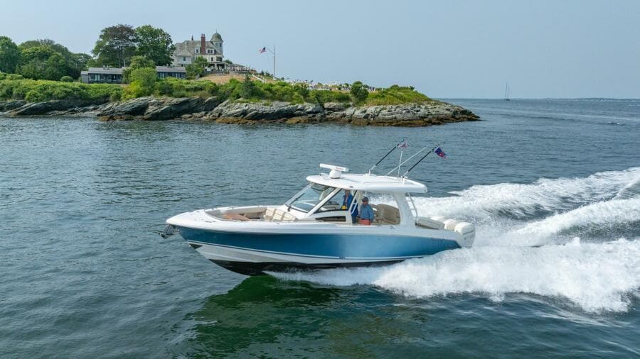 2019 Boston Whaler 350 EX Realm