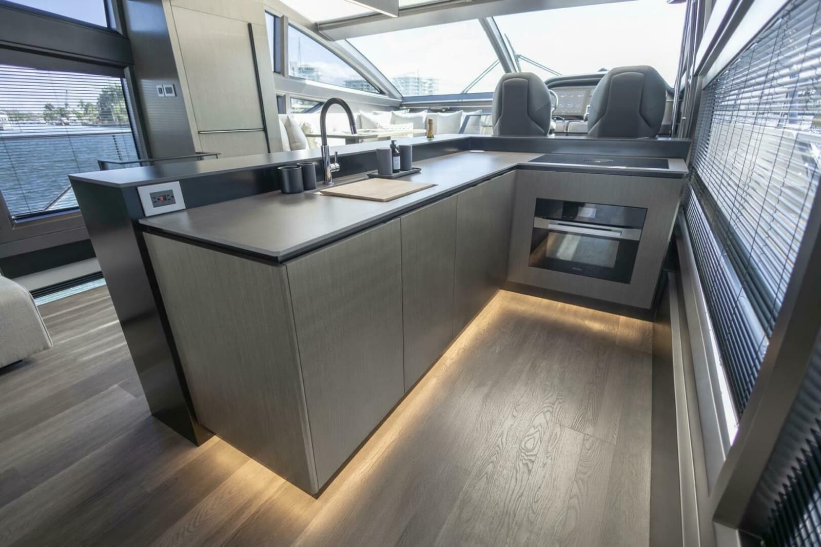2023 Pearl 72 - Photo 12