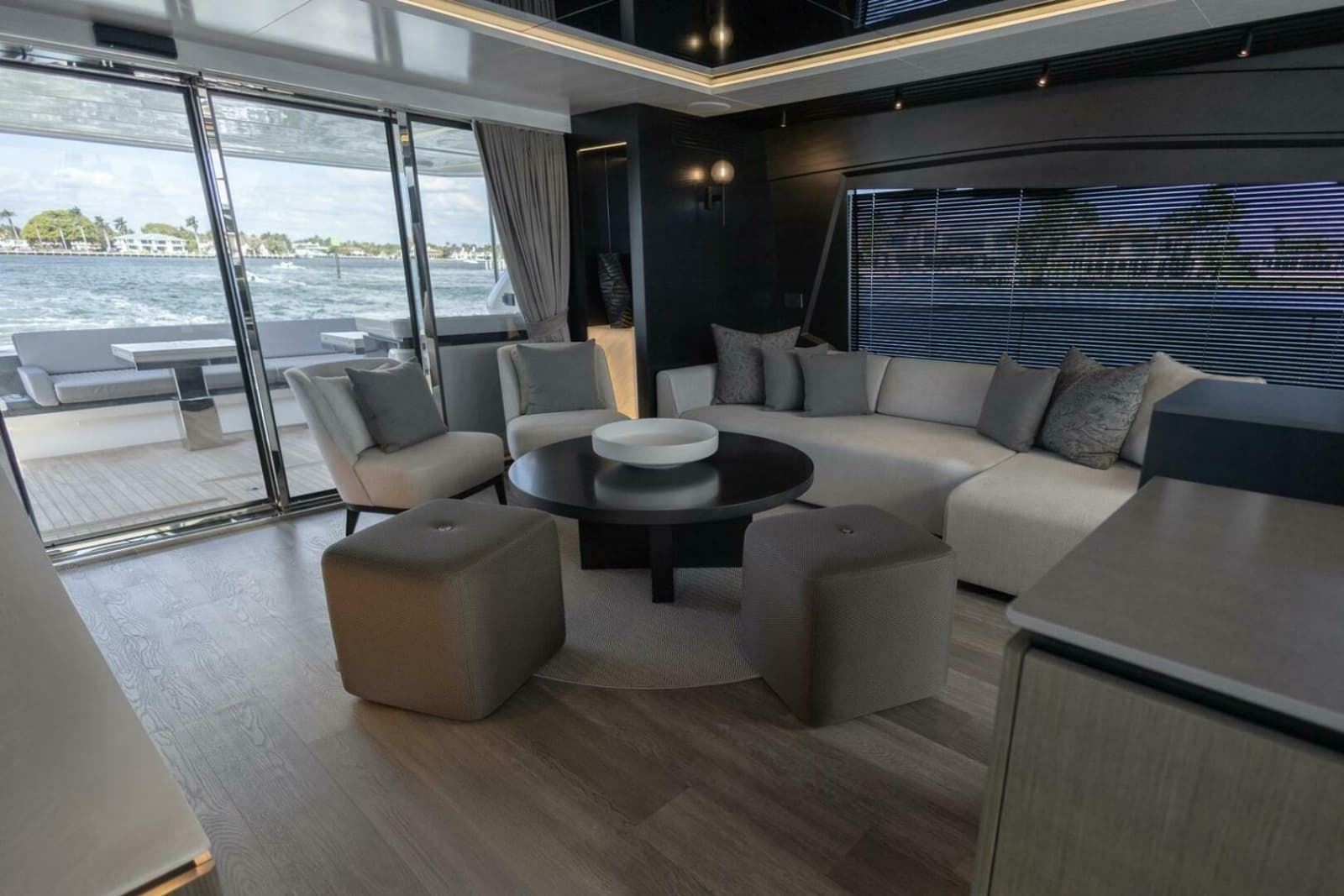 2023 Pearl 72 - Photo 11