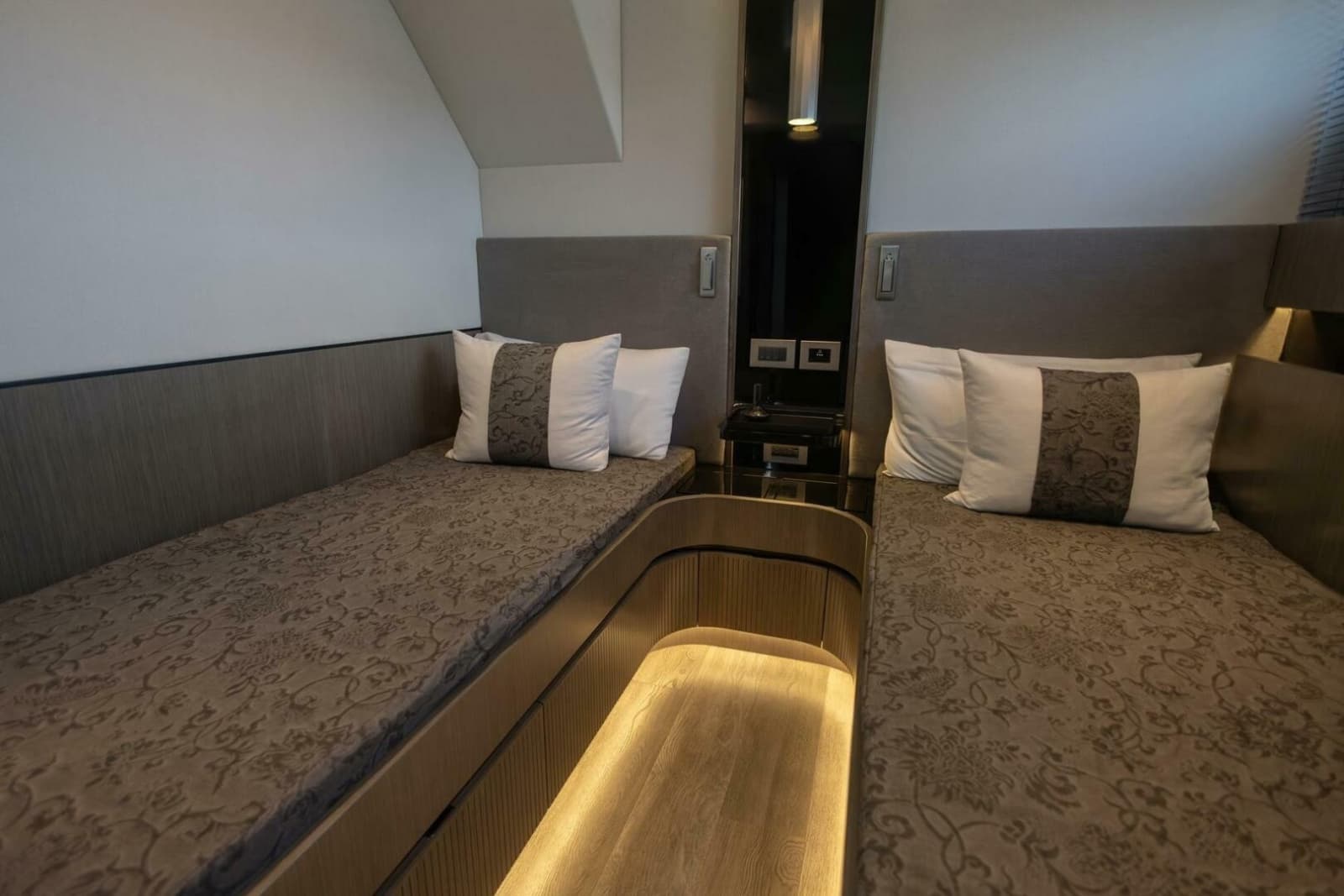 2023 Pearl 72 - Photo 30