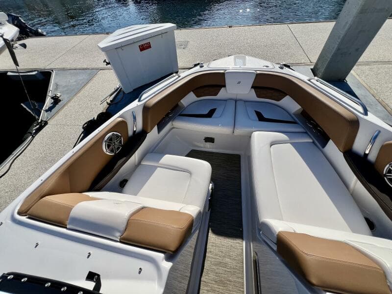 2019 Four Winns H290