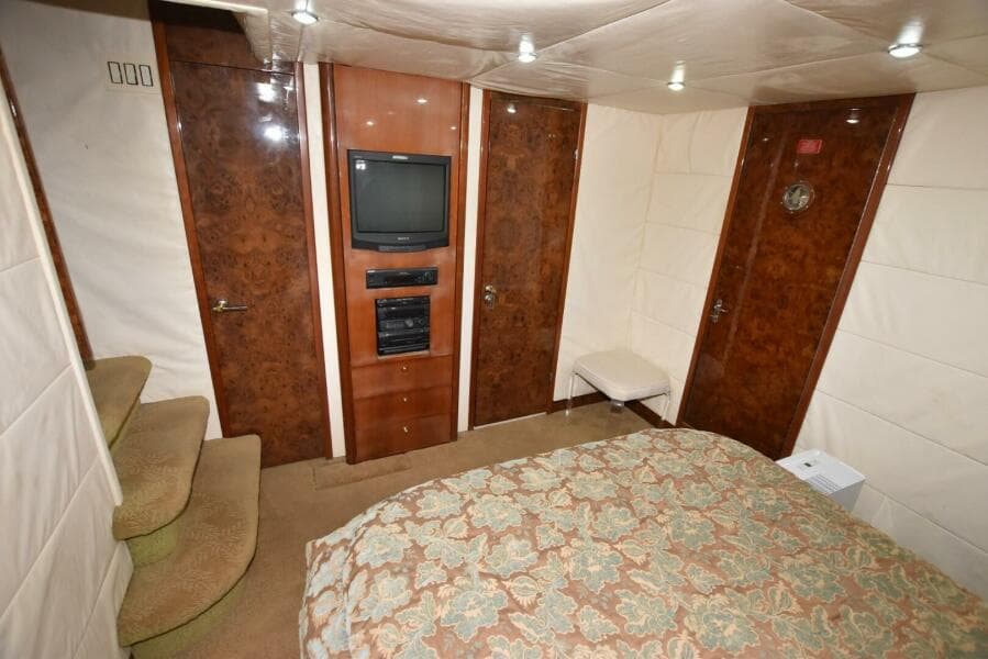1998 Hatteras 74 Sportdeck