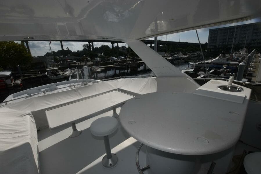 1998 Hatteras 74 Sportdeck