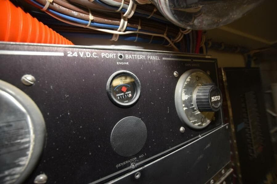 1998 Hatteras 74 Sportdeck