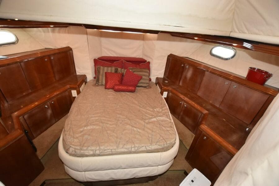 1998 Hatteras 74 Sportdeck