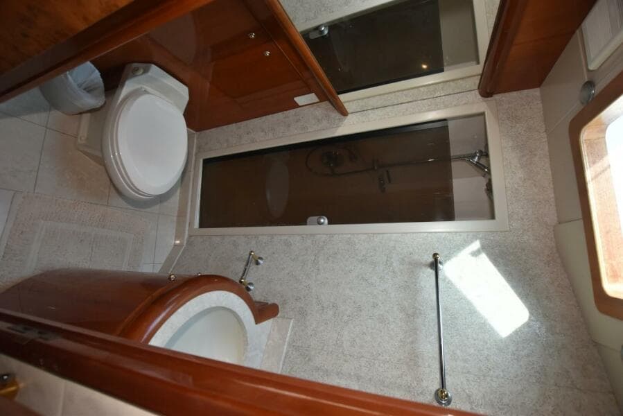 1998 Hatteras 74 Sportdeck