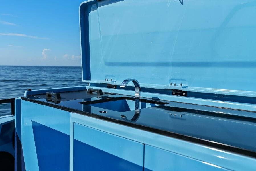 2022 Axopar Brabus Shadow 500 TT - Wet Bar