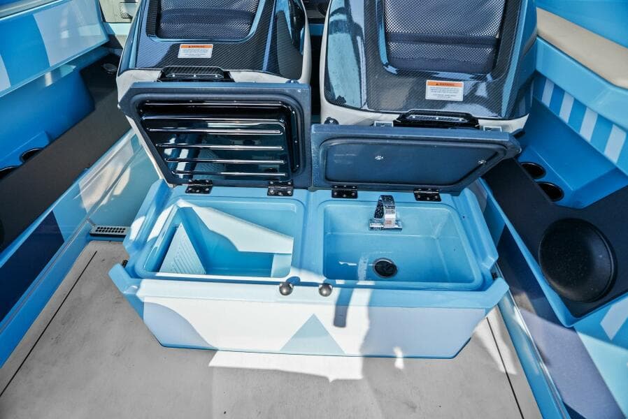 2022 Axopar Brabus Shadow 500 TT - Under Seat Cooler & Sink