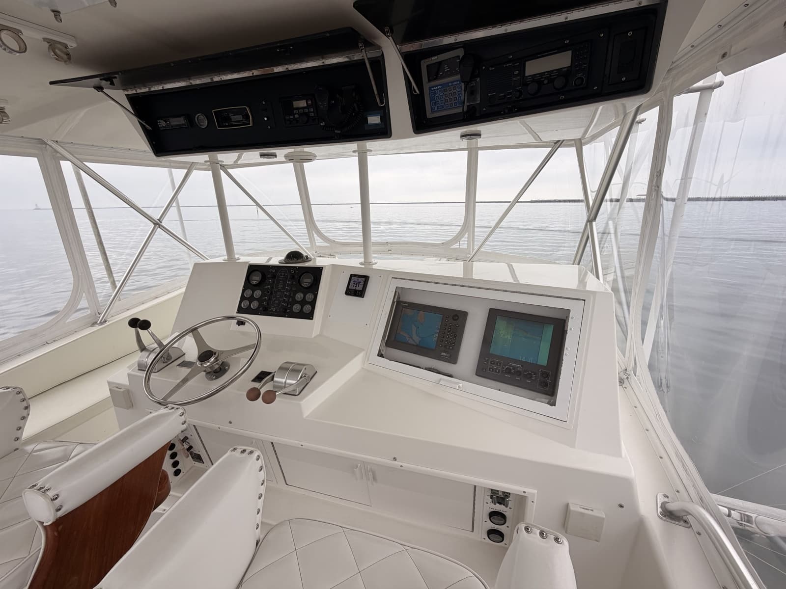 1994 Viking 50 Convertible - Photo 22