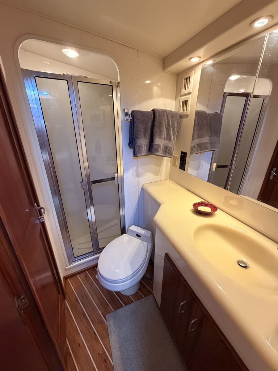 1994 Viking 50 Convertible - Photo 14