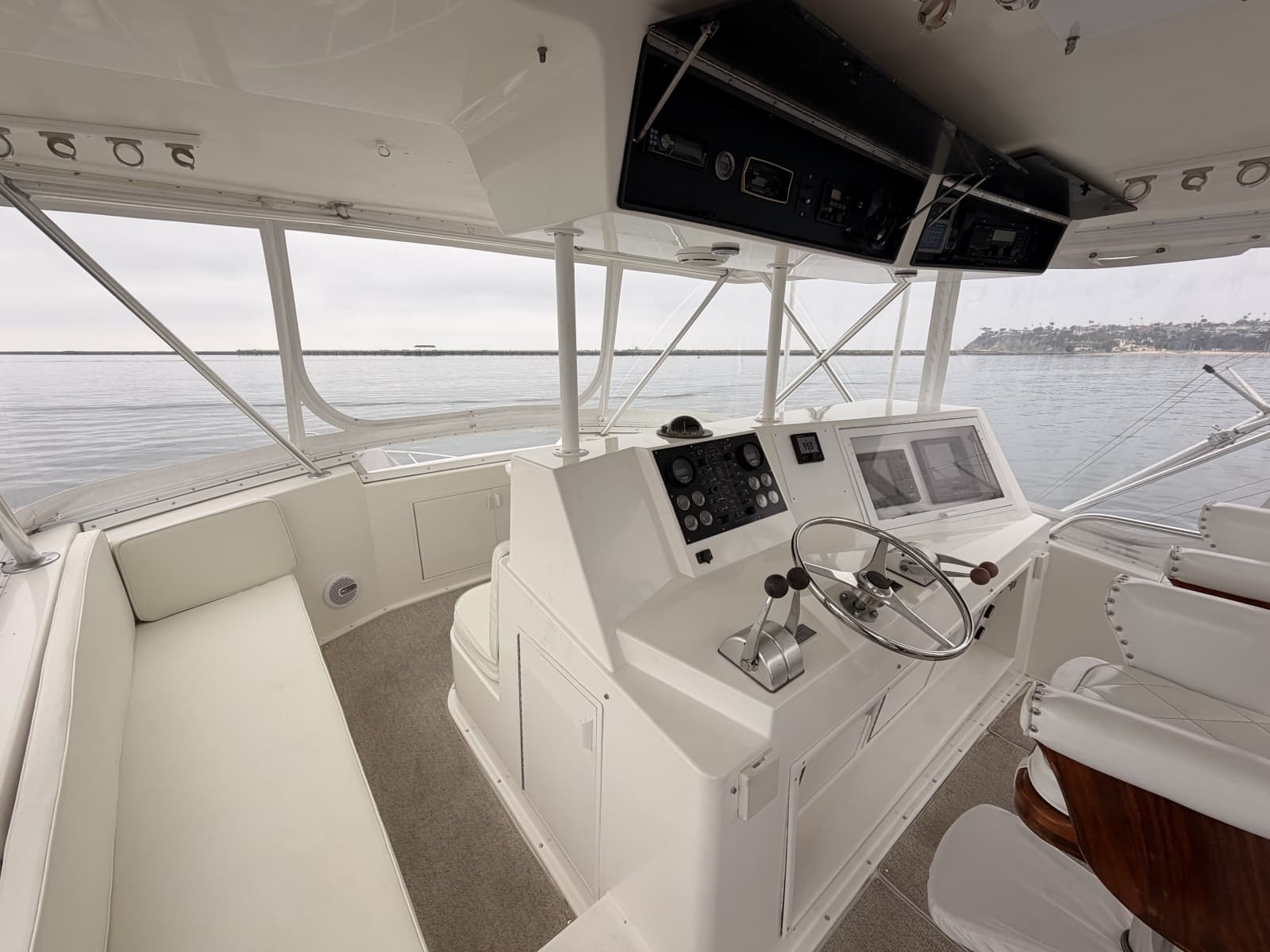 1994 Viking 50 Convertible - Photo 23