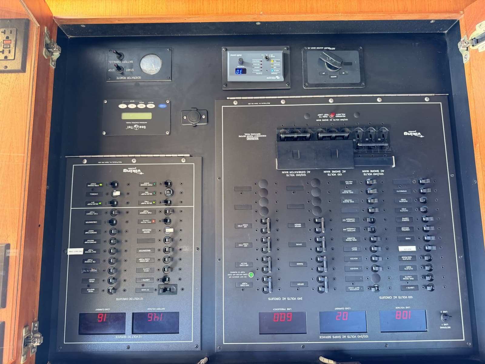 1994 Viking 50 Convertible - Photo 20