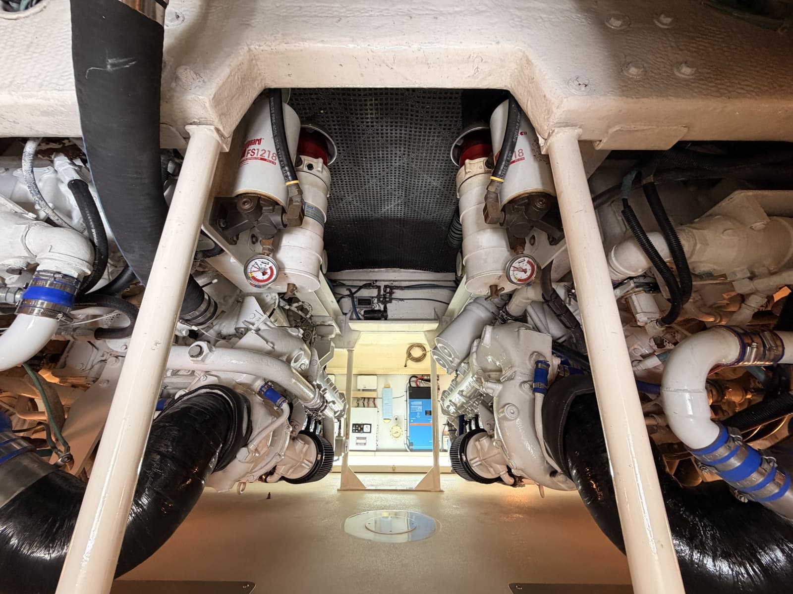 1994 Viking 50 Convertible - Photo 40