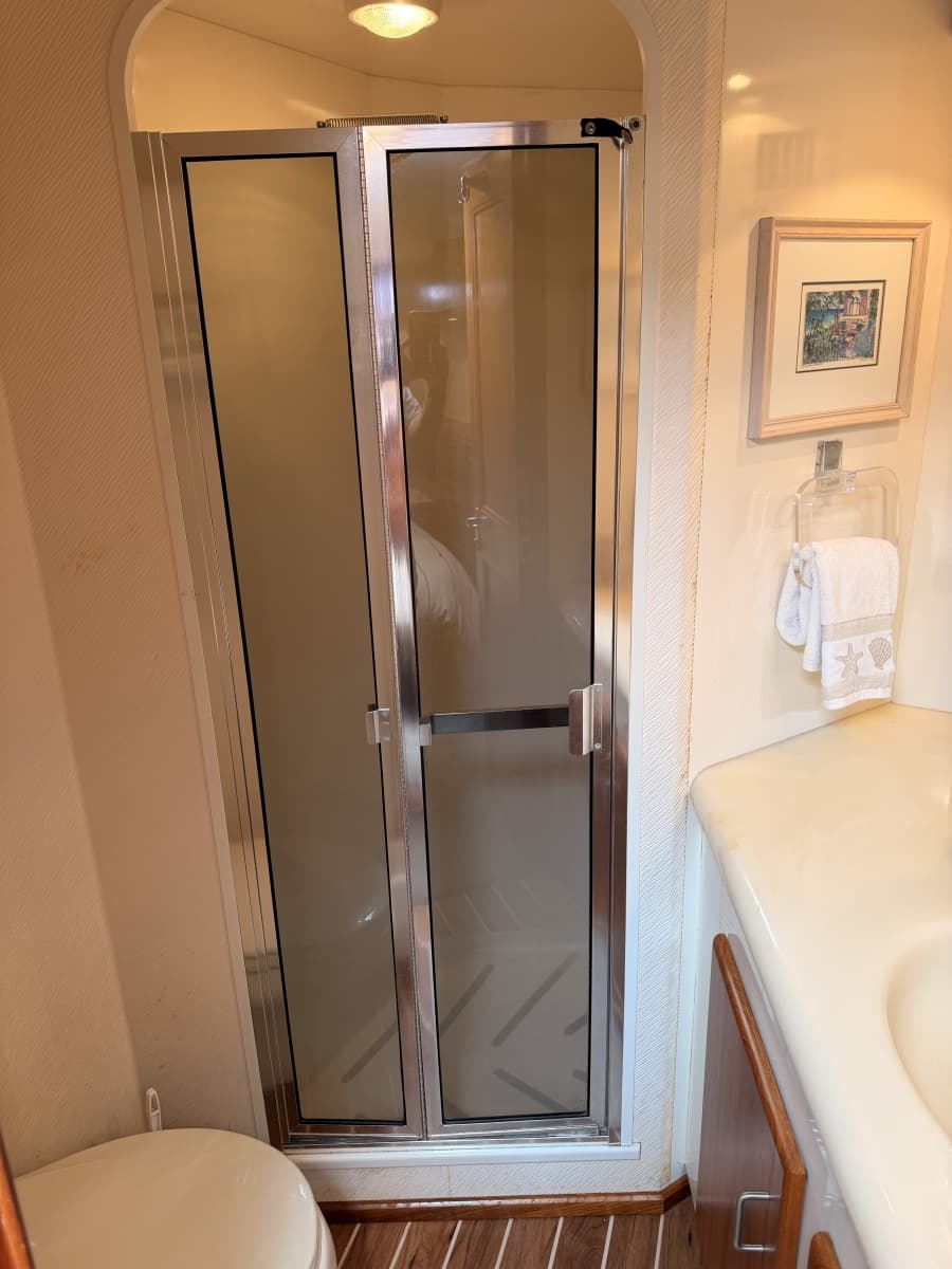 1994 Viking 50 Convertible - Photo 17