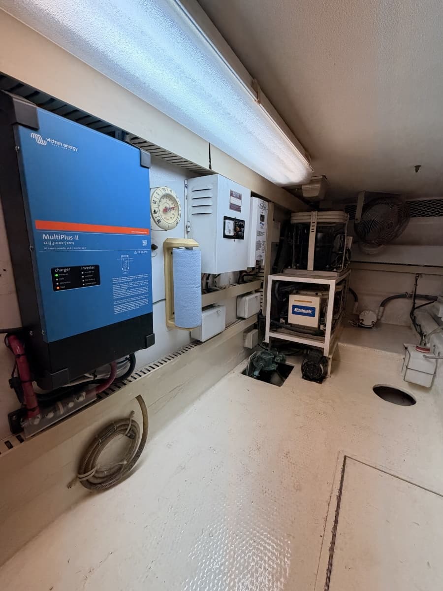 1994 Viking 50 Convertible - Photo 34