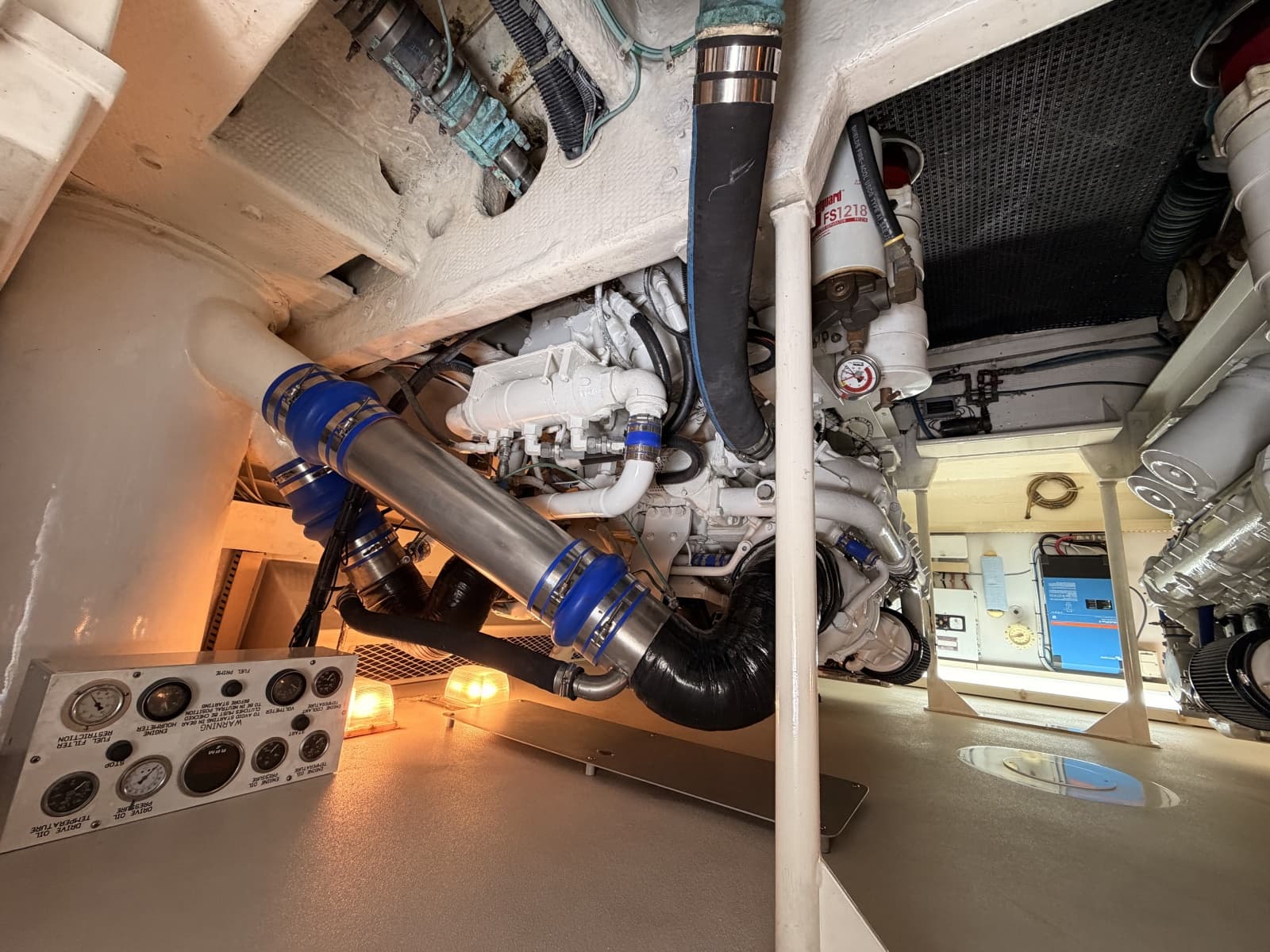 1994 Viking 50 Convertible - Photo 39