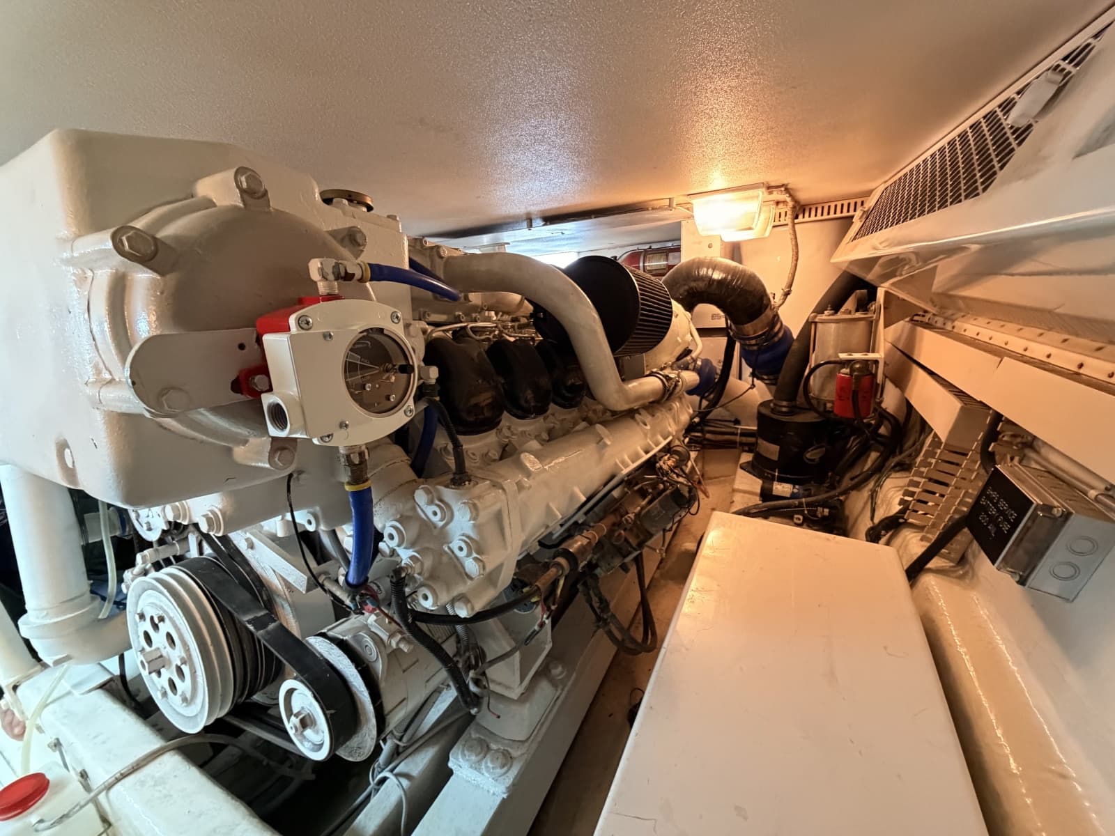 1994 Viking 50 Convertible - Photo 33