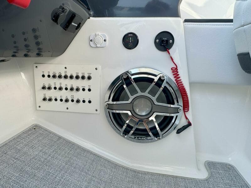 2024 Formula 350 Crossover Bowrider