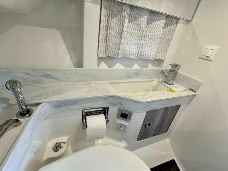 2024 Formula 350 Crossover Bowrider