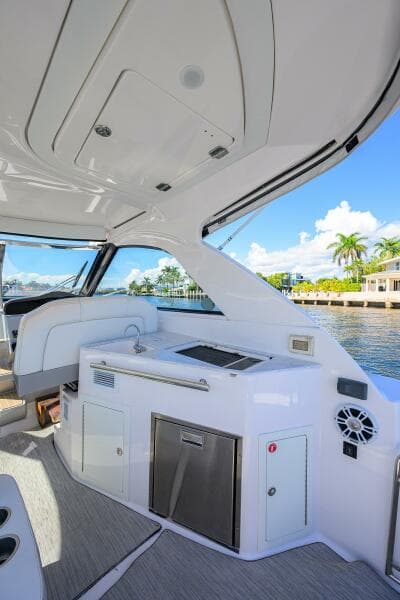 2020 Regal 35 Sport Coupe