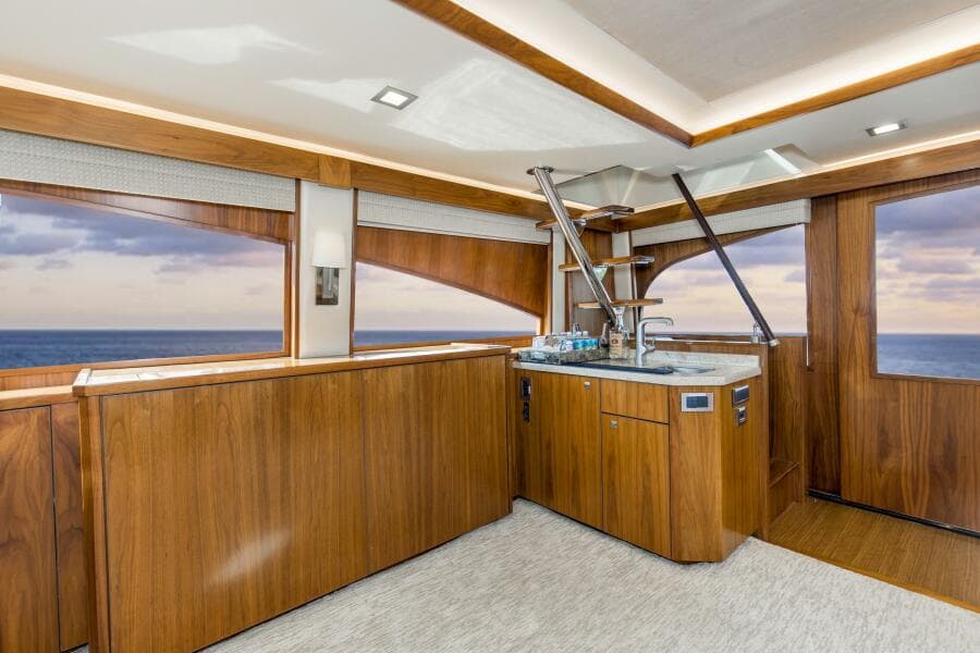 2016 92 Viking Enclosed Bridge Touche Salon (1)