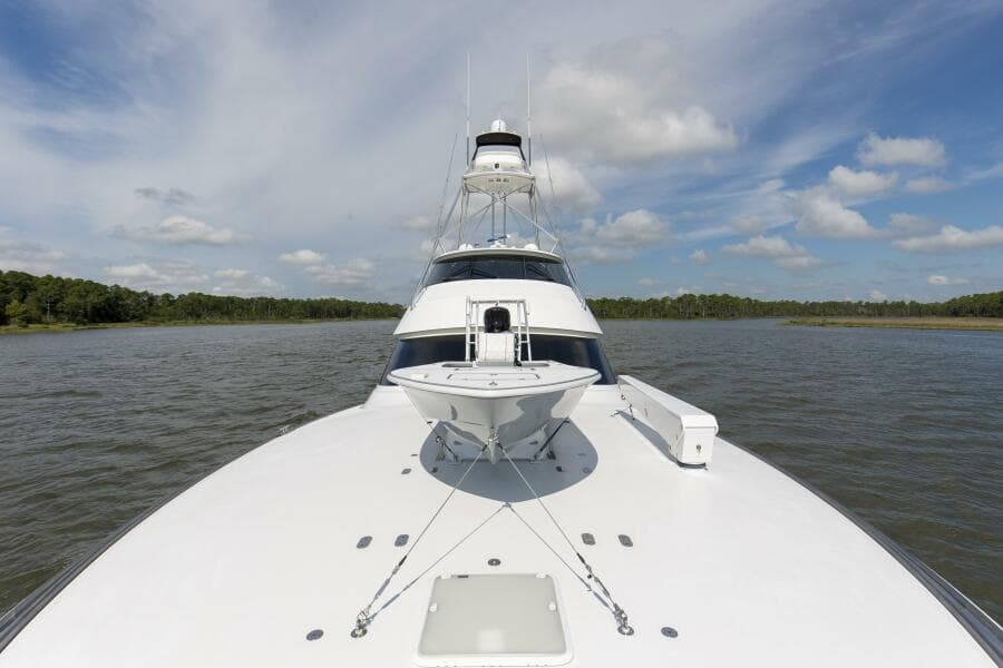 2016 92 Viking Enclosed Bridge Touche Exterior (1)