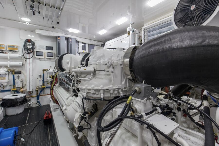 2016 92 Viking Enclosed Bridge Touche Engine Room (2)
