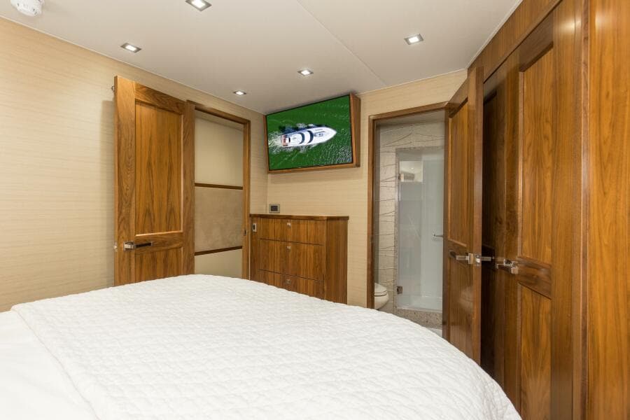 2016 92 Viking Enclosed Bridge Touche Starboard Stateroom (1)