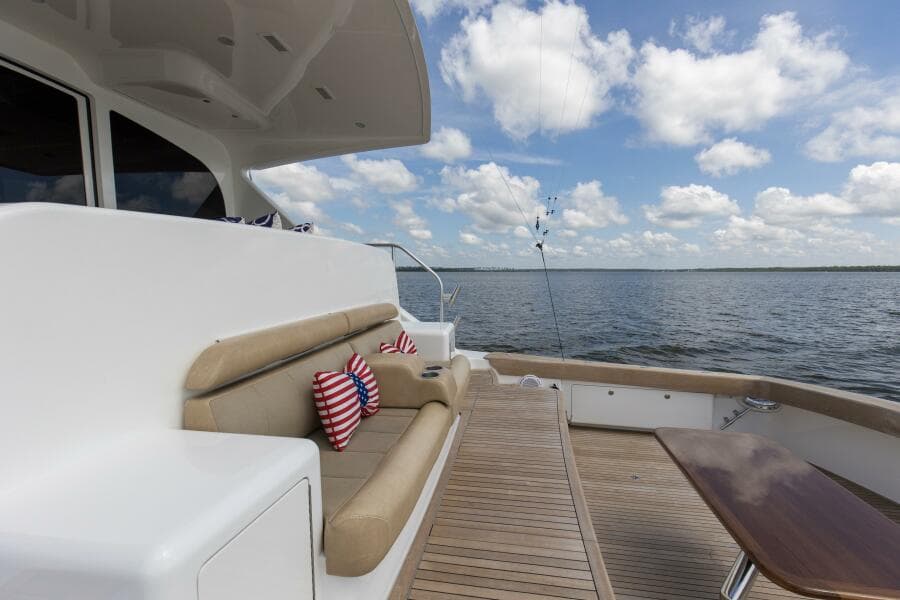 2016 92 Viking Enclosed Bridge Touche Stern Deck (3)