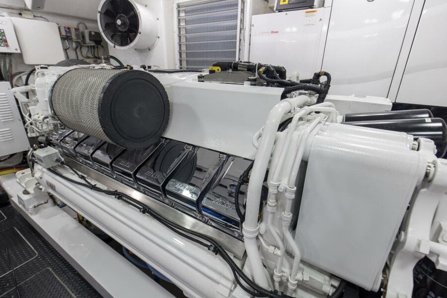 2016 92 Viking Enclosed Bridge Touche Engine Room (5)