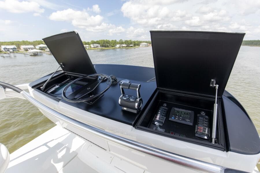 2016 92 Viking Enclosed Bridge Touche Bridge Tower (3)