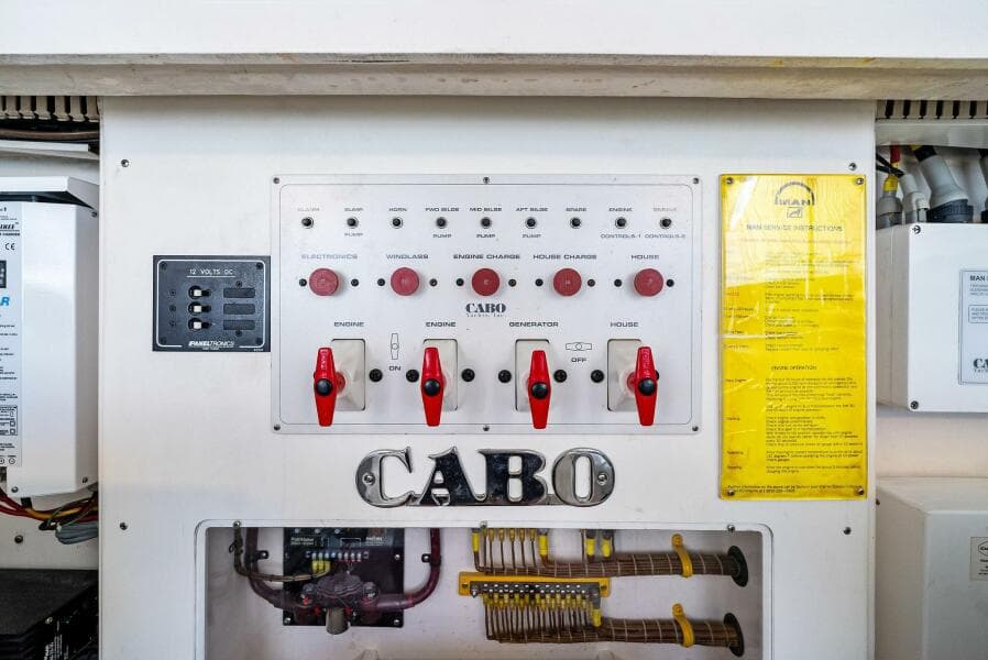 2004 Cabo 40 Hardtop Express