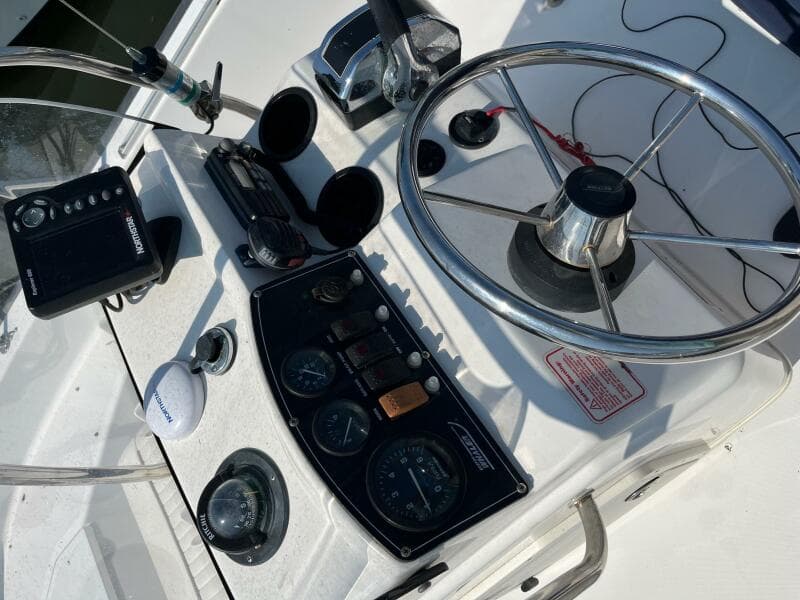 2004 Boston Whaler  - Photo 3