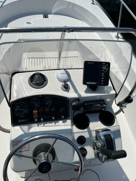 2004 Boston Whaler  - Photo 4