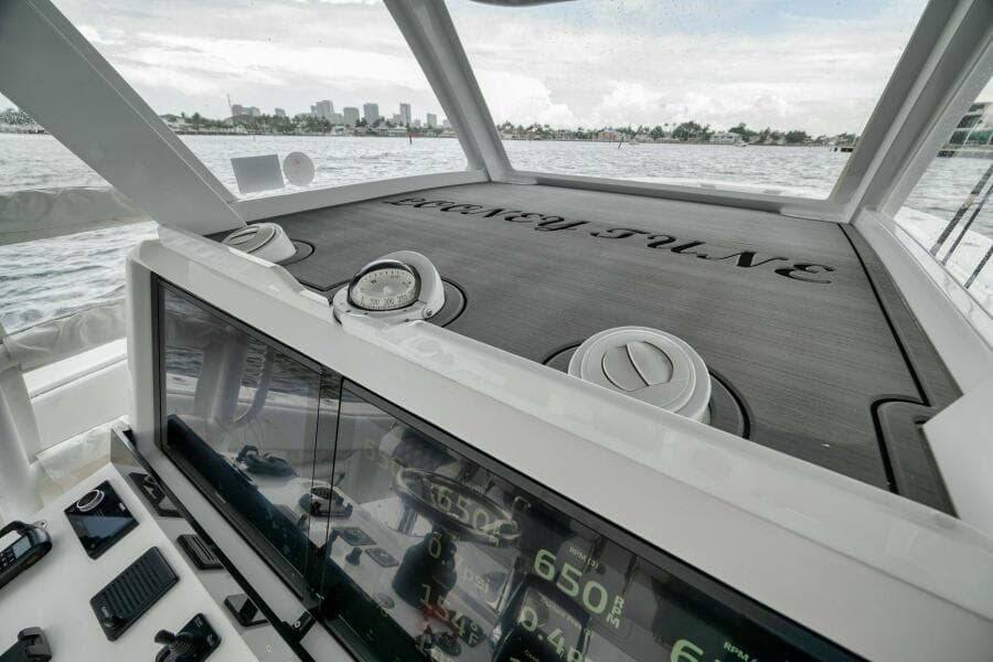 2024 Invincible 43 Open