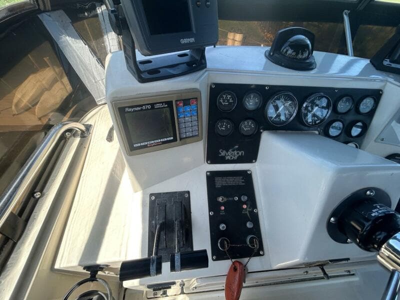 1990 Silverton 34 Convertible