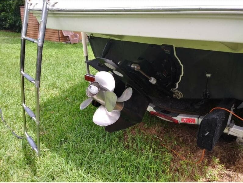 2009 Rinker 280 Express Cruiser