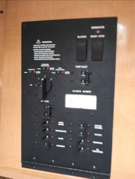 2009 Rinker 280 Express Cruiser