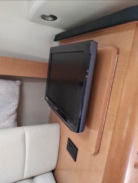 2009 Rinker 280 Express Cruiser