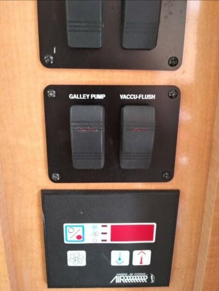 2009 Rinker 280 Express Cruiser