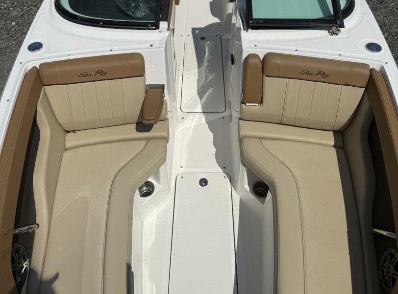 2014 Sea Ray 240 Sun Deck Outboard